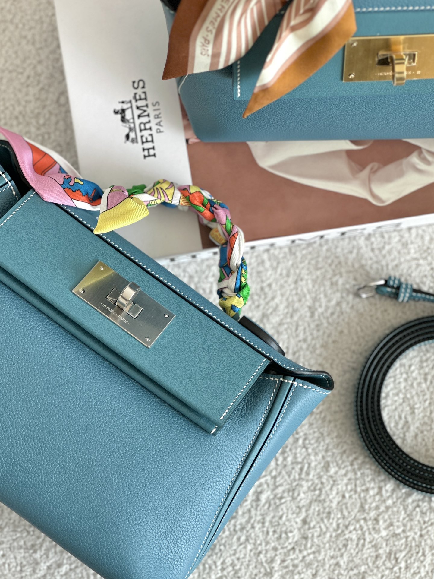 Hermes Kelly Mini 2424 21cm Handbag in Blue Jean Clemence Leather 